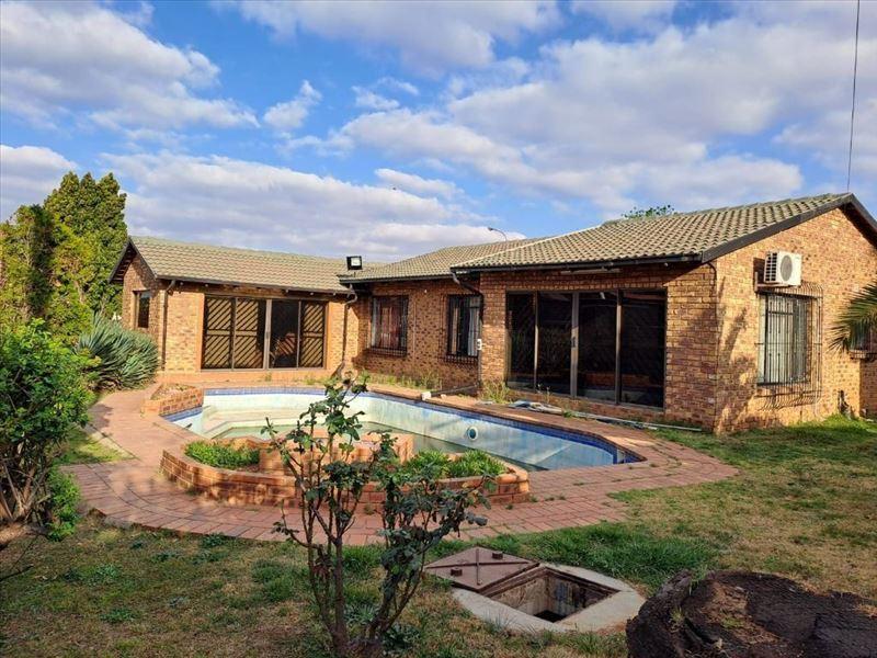 4 Bedroom Property for Sale in Dalpark Gauteng