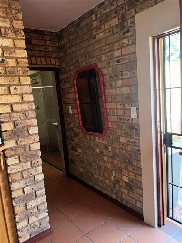 To Let 1 Bedroom Property for Rent in Faerie Glen Gauteng