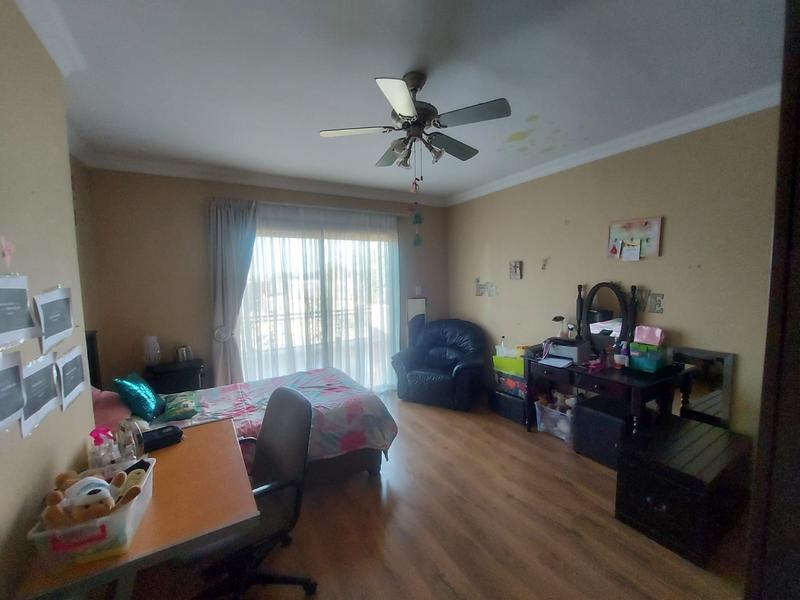 5 Bedroom Property for Sale in Raslouw Gardens Gauteng