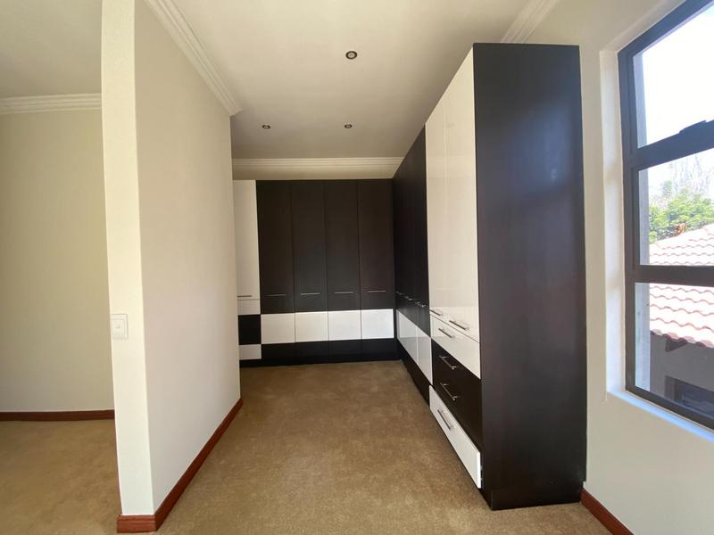 To Let 3 Bedroom Property for Rent in Sandown Gauteng