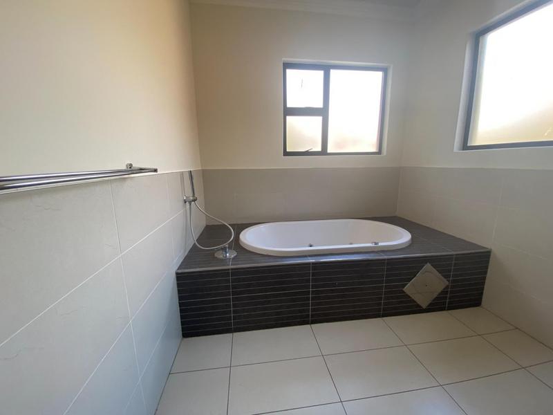 To Let 3 Bedroom Property for Rent in Sandown Gauteng