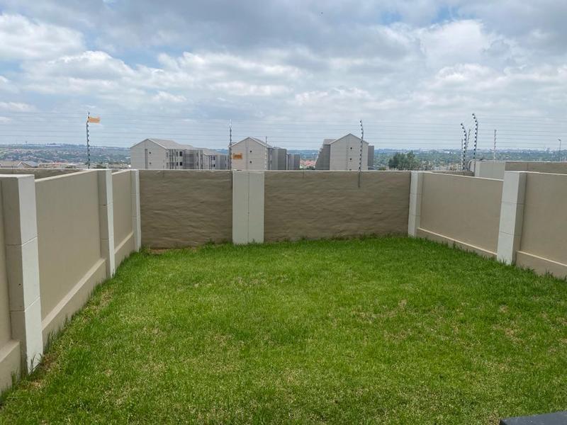 To Let 1 Bedroom Property for Rent in Blue Hills Gauteng