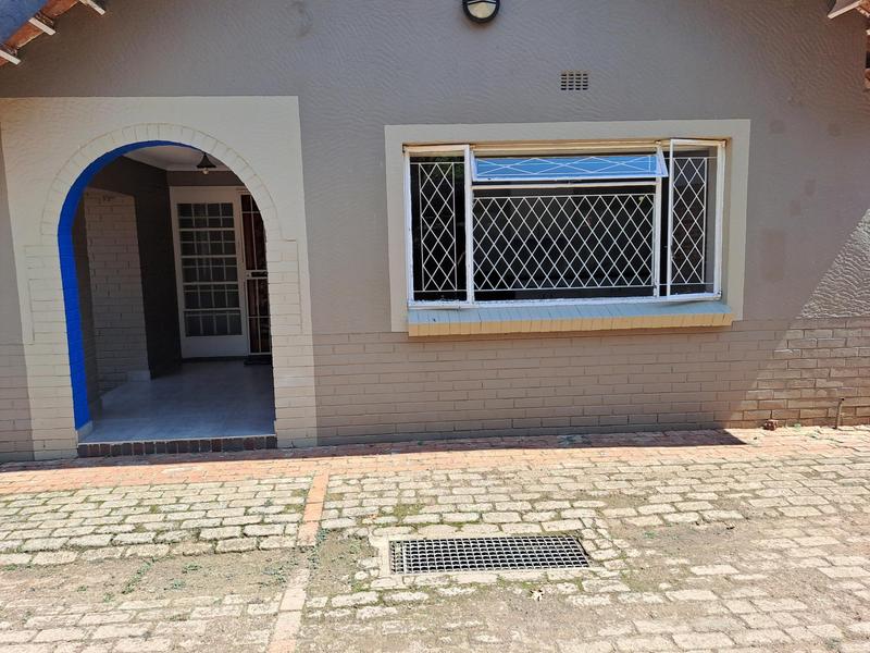To Let 1 Bedroom Property for Rent in Linden Gauteng
