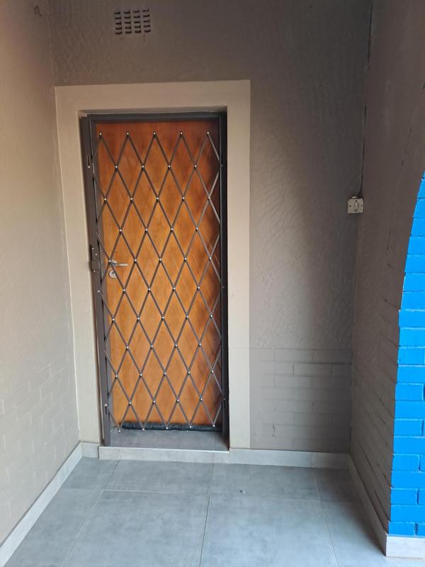 To Let 1 Bedroom Property for Rent in Linden Gauteng