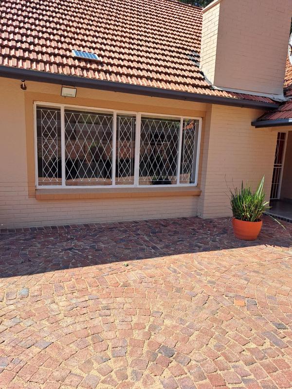 To Let 1 Bedroom Property for Rent in Linden Gauteng