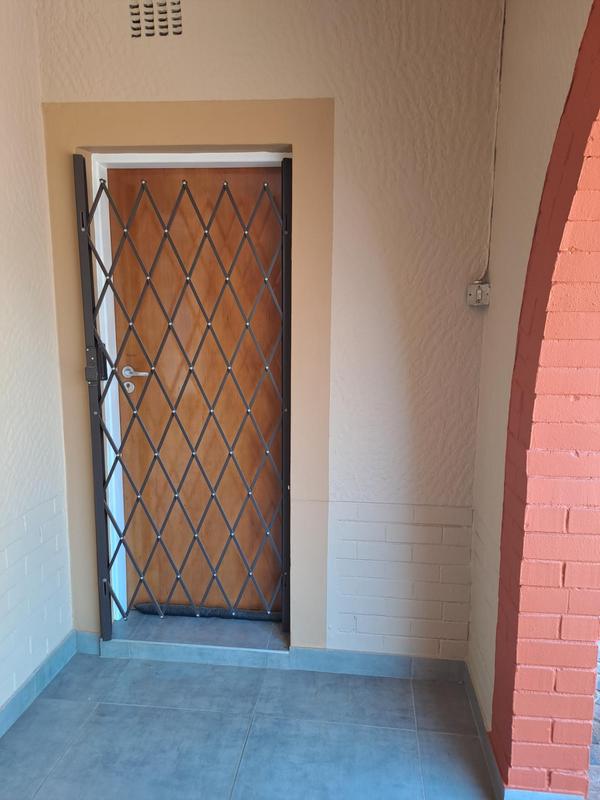 To Let 1 Bedroom Property for Rent in Linden Gauteng