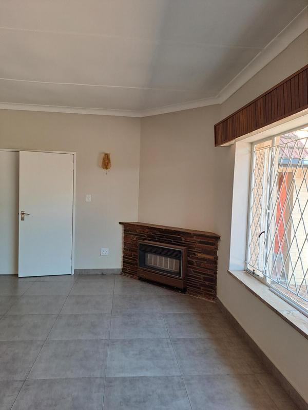 To Let 1 Bedroom Property for Rent in Linden Gauteng