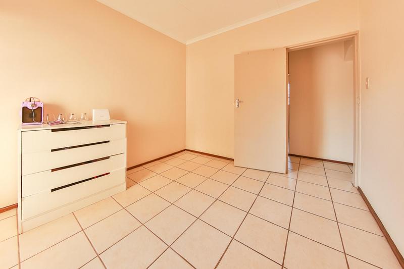 2 Bedroom Property for Sale in Eldoraigne Gauteng