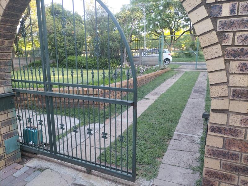 4 Bedroom Property for Sale in Pretoria Gardens Gauteng