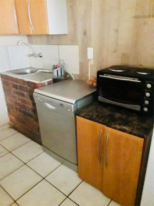 To Let 1 Bedroom Property for Rent in Edenvale Gauteng