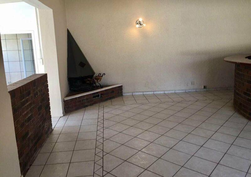 To Let 1 Bedroom Property for Rent in Edenvale Gauteng