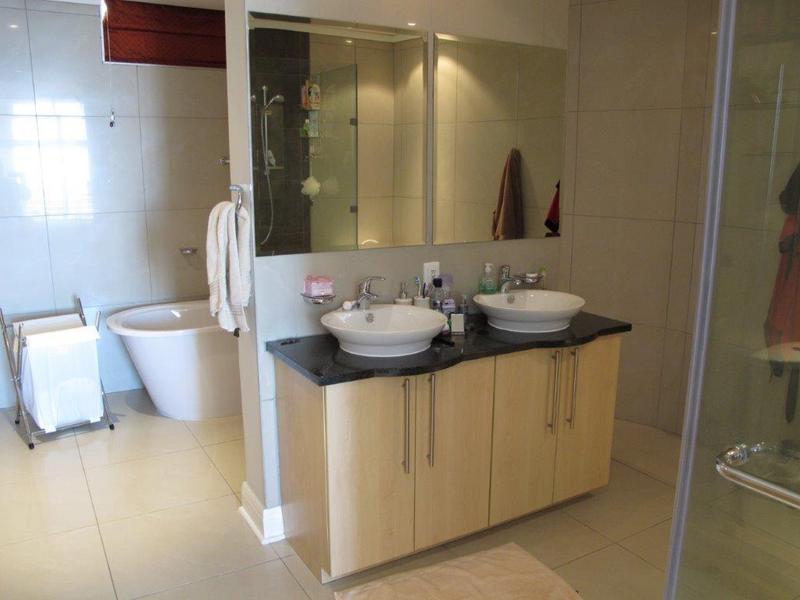 To Let 3 Bedroom Property for Rent in Sandton Central Gauteng