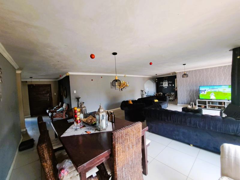 4 Bedroom Property for Sale in Heuweloord Gauteng