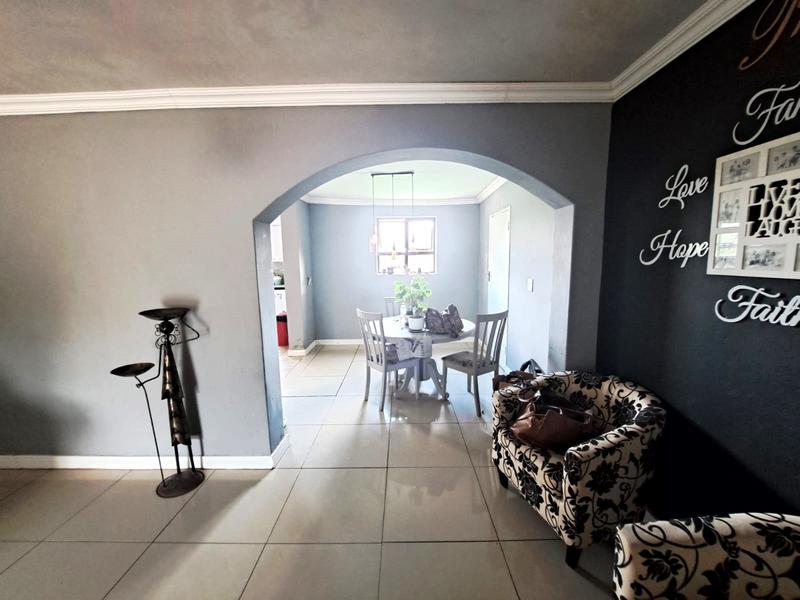 4 Bedroom Property for Sale in Heuweloord Gauteng