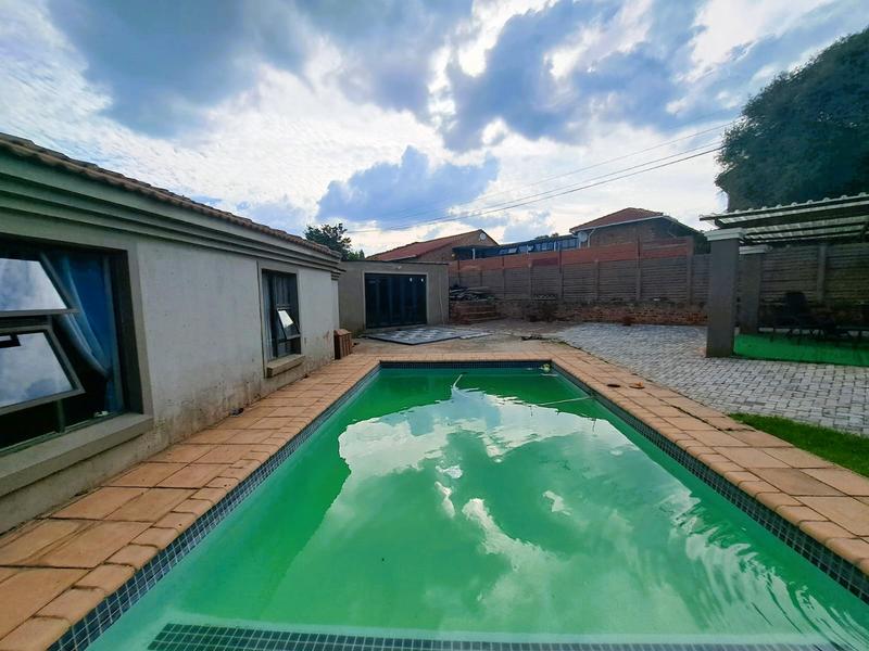 4 Bedroom Property for Sale in Heuweloord Gauteng