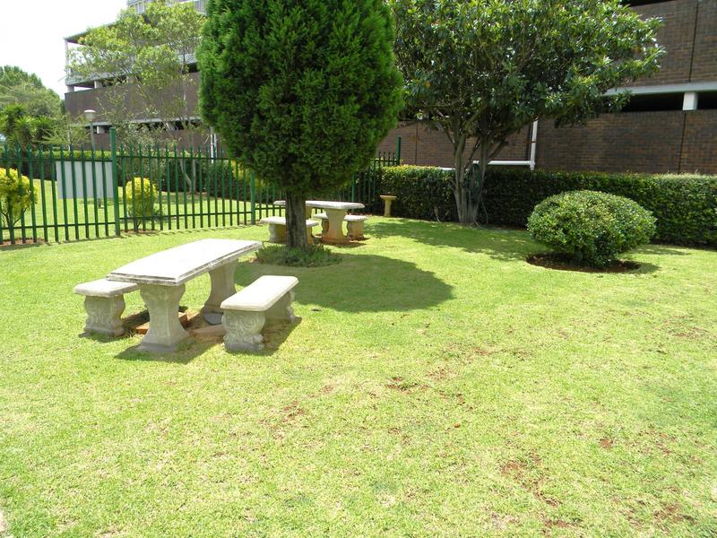 2 Bedroom Property for Sale in Bedford Gardens Gauteng