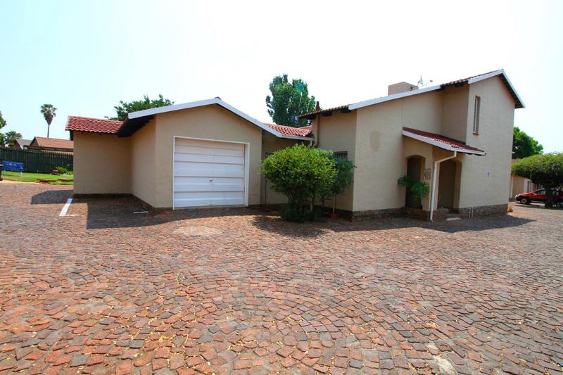 4 Bedroom Property for Sale in Eldoraigne Gauteng