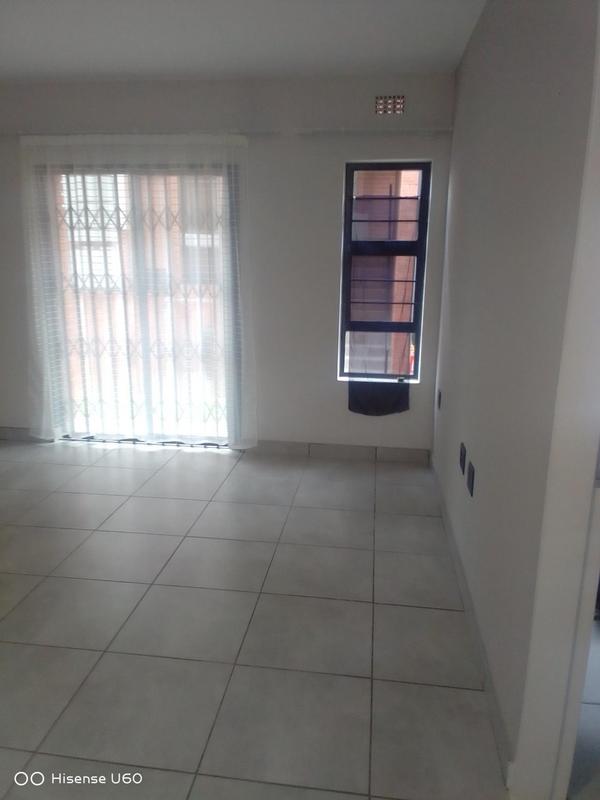 To Let 2 Bedroom Property for Rent in Orlando Gauteng