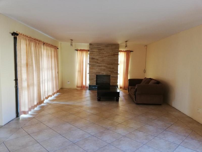 4 Bedroom Property for Sale in Nieuw Muckleneuk Gauteng