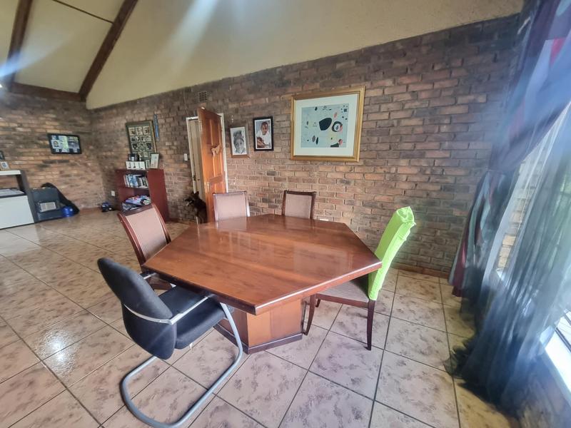 5 Bedroom Property for Sale in Nelsonia Gauteng
