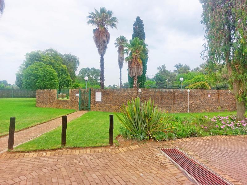 2 Bedroom Property for Sale in Glen Marais Gauteng