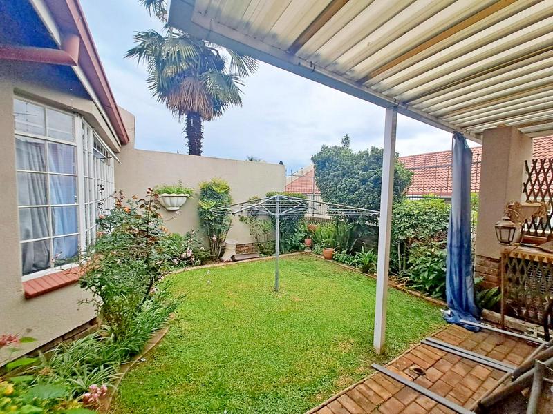 2 Bedroom Property for Sale in Glen Marais Gauteng