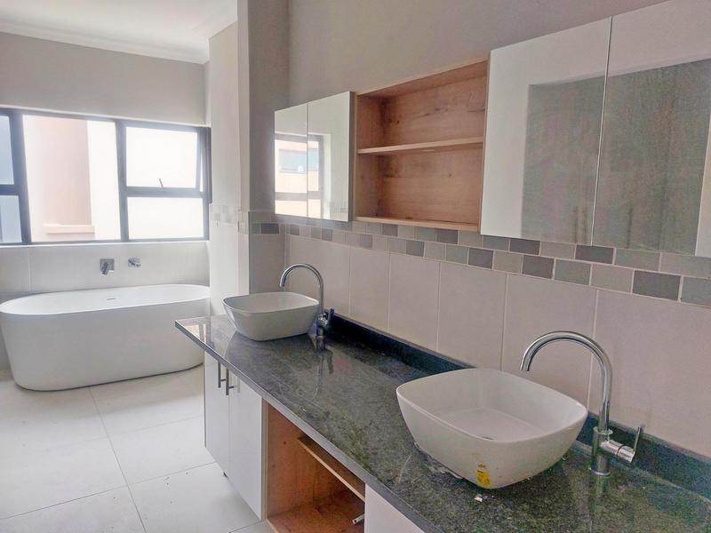 6 Bedroom Property for Sale in Glen Eagle Estate Gauteng