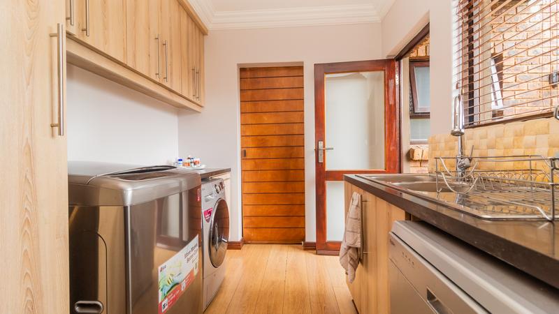 5 Bedroom Property for Sale in Midlands Estate Gauteng