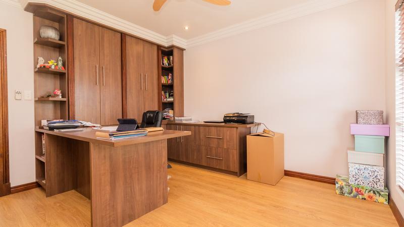 5 Bedroom Property for Sale in Midlands Estate Gauteng