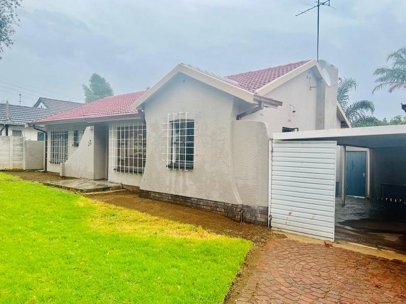 To Let 4 Bedroom Property for Rent in Buurendal Gauteng