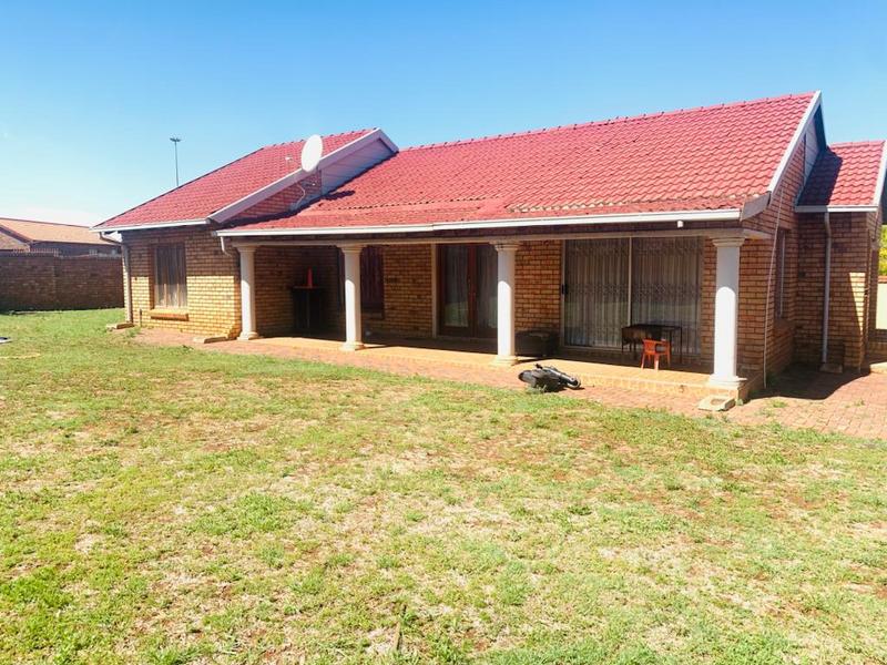To Let 3 Bedroom Property for Rent in Hospital View Gauteng