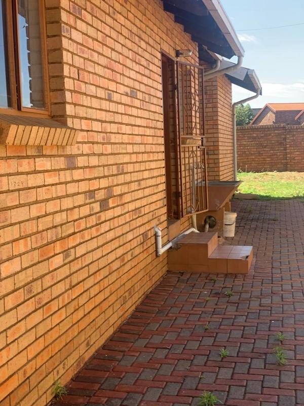 To Let 3 Bedroom Property for Rent in Hospital View Gauteng
