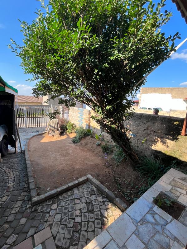 2 Bedroom Property for Sale in Olievenhoutbosch Gauteng