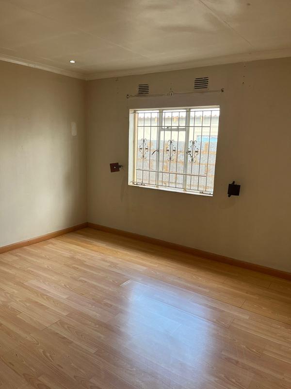 5 Bedroom Property for Sale in Lenasia Gauteng