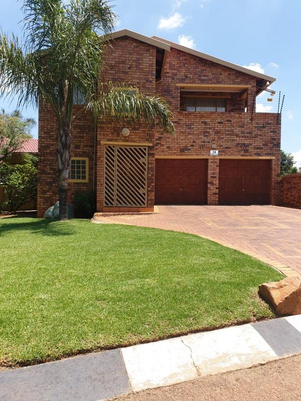 5 Bedroom Property for Sale in Lenasia Gauteng