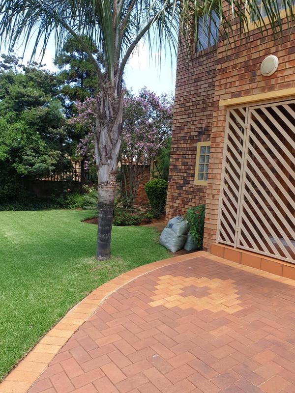 5 Bedroom Property for Sale in Lenasia Gauteng