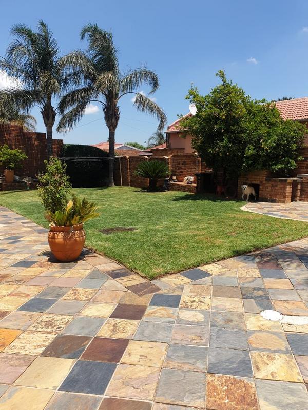 5 Bedroom Property for Sale in Lenasia Gauteng