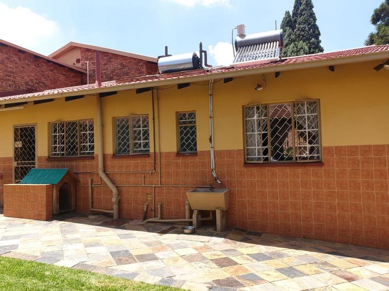 5 Bedroom Property for Sale in Lenasia Gauteng