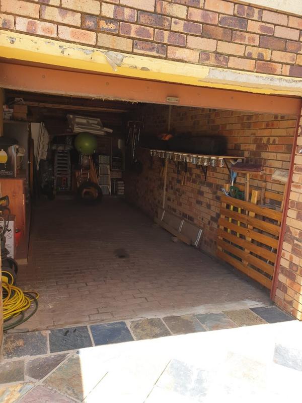 5 Bedroom Property for Sale in Lenasia Gauteng