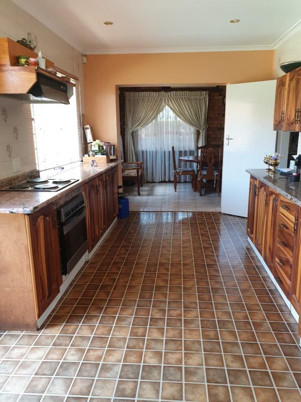 5 Bedroom Property for Sale in Lenasia Gauteng