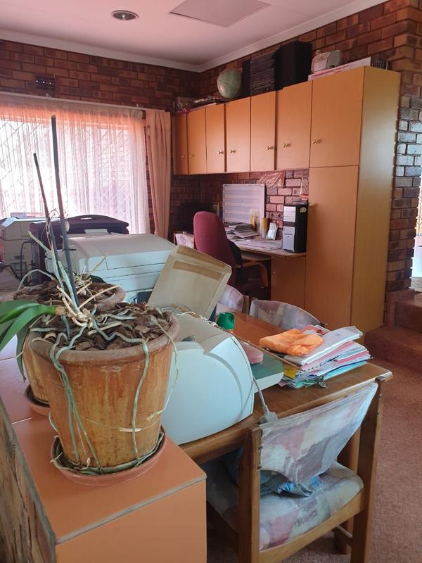 5 Bedroom Property for Sale in Lenasia Gauteng