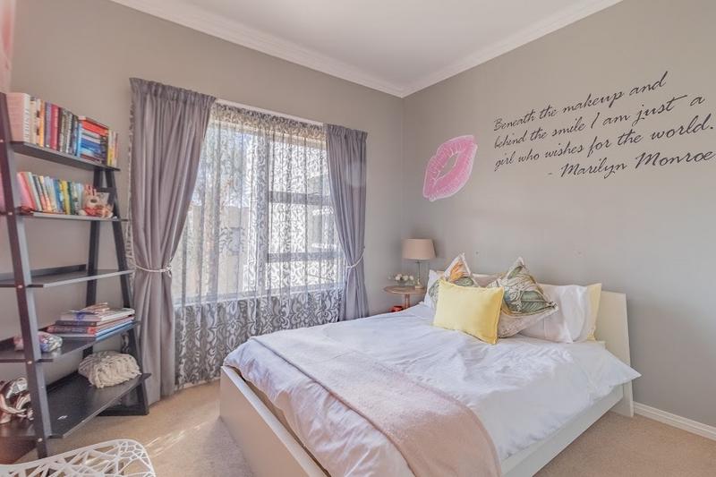 2 Bedroom Property for Sale in Greenstone Hill Gauteng