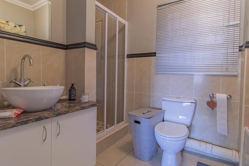 2 Bedroom Property for Sale in Greenstone Hill Gauteng