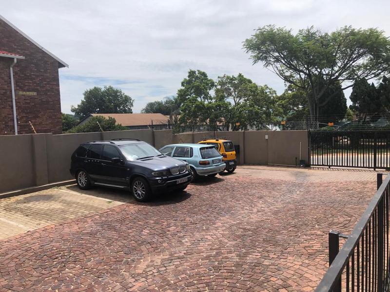 2 Bedroom Property for Sale in Fontainebleau Gauteng