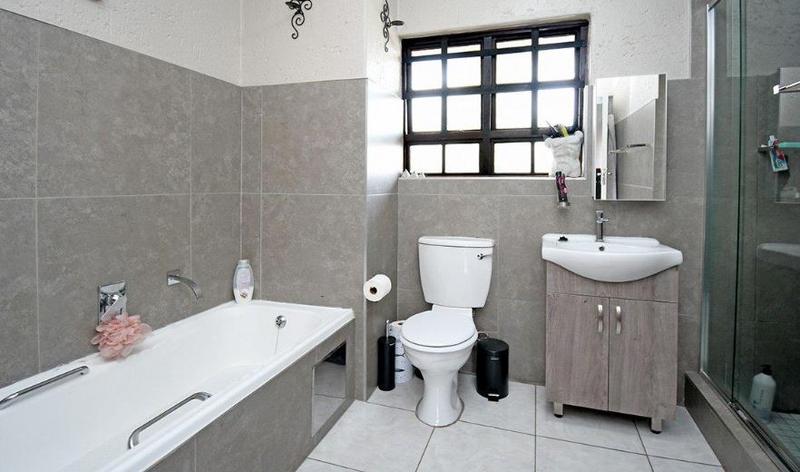 1 Bedroom Property for Sale in Dowerglen Ext 4 Gauteng