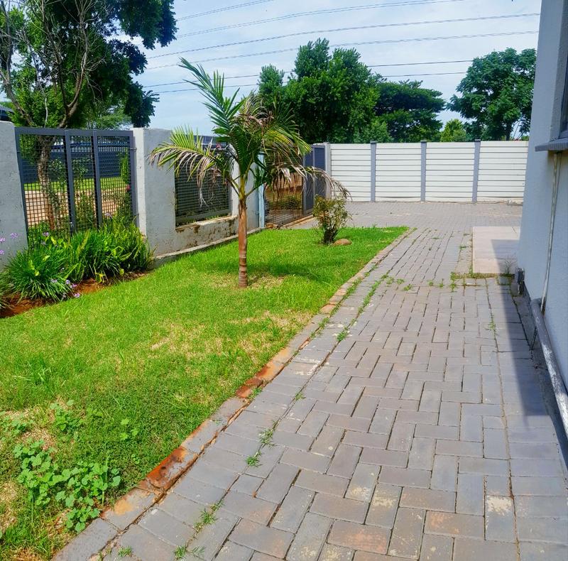 3 Bedroom Property for Sale in Kirkney Gauteng