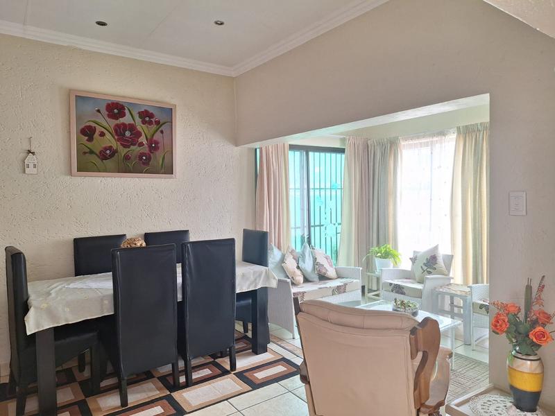 2 Bedroom Property for Sale in Strubenvale Gauteng