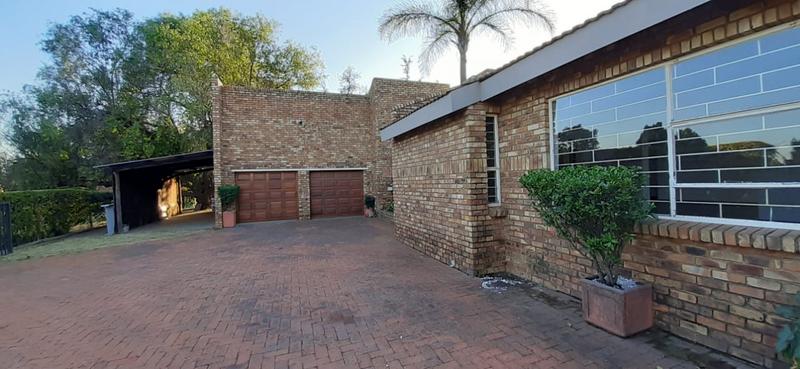 6 Bedroom Property for Sale in Mnandi Gauteng