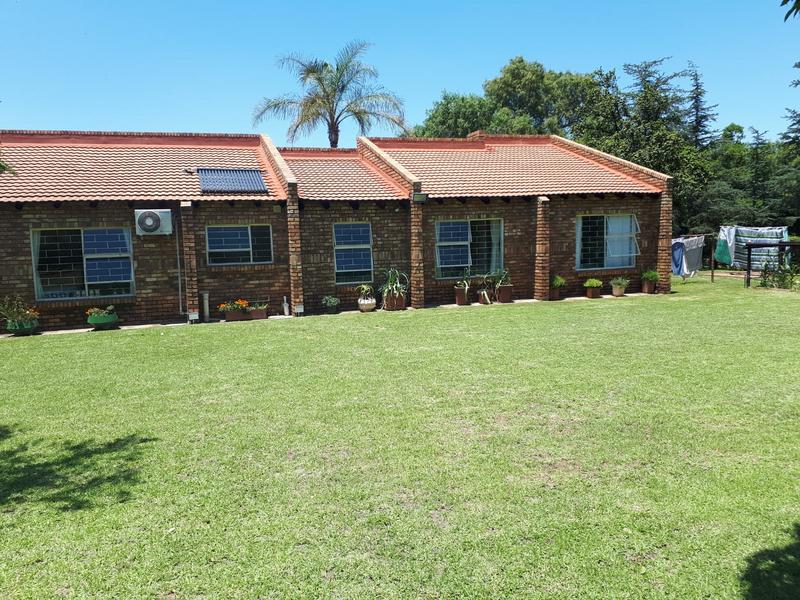 6 Bedroom Property for Sale in Mnandi Gauteng
