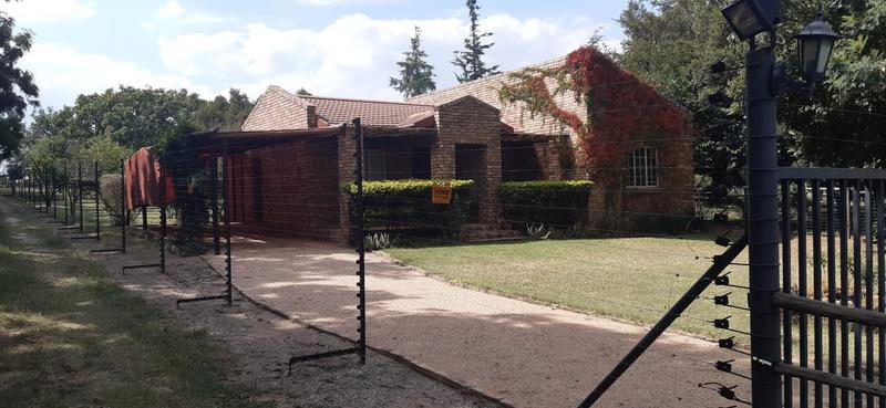 6 Bedroom Property for Sale in Mnandi Gauteng